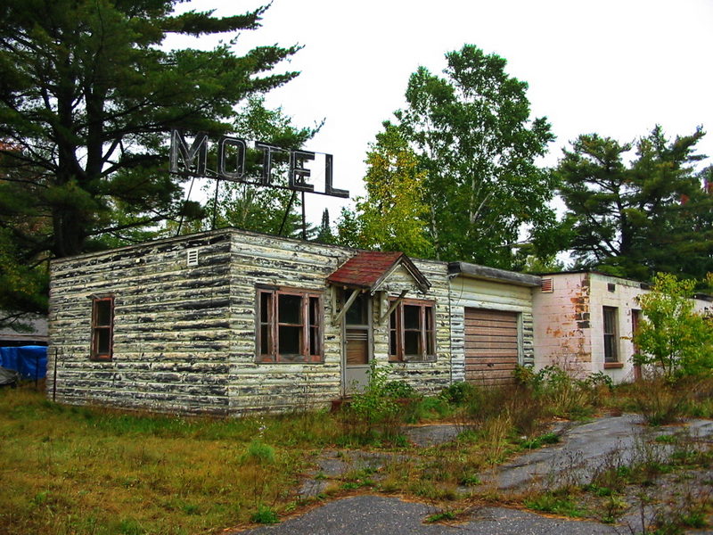 Undetermined Ishpeming Motel - Sept 2003 Photo